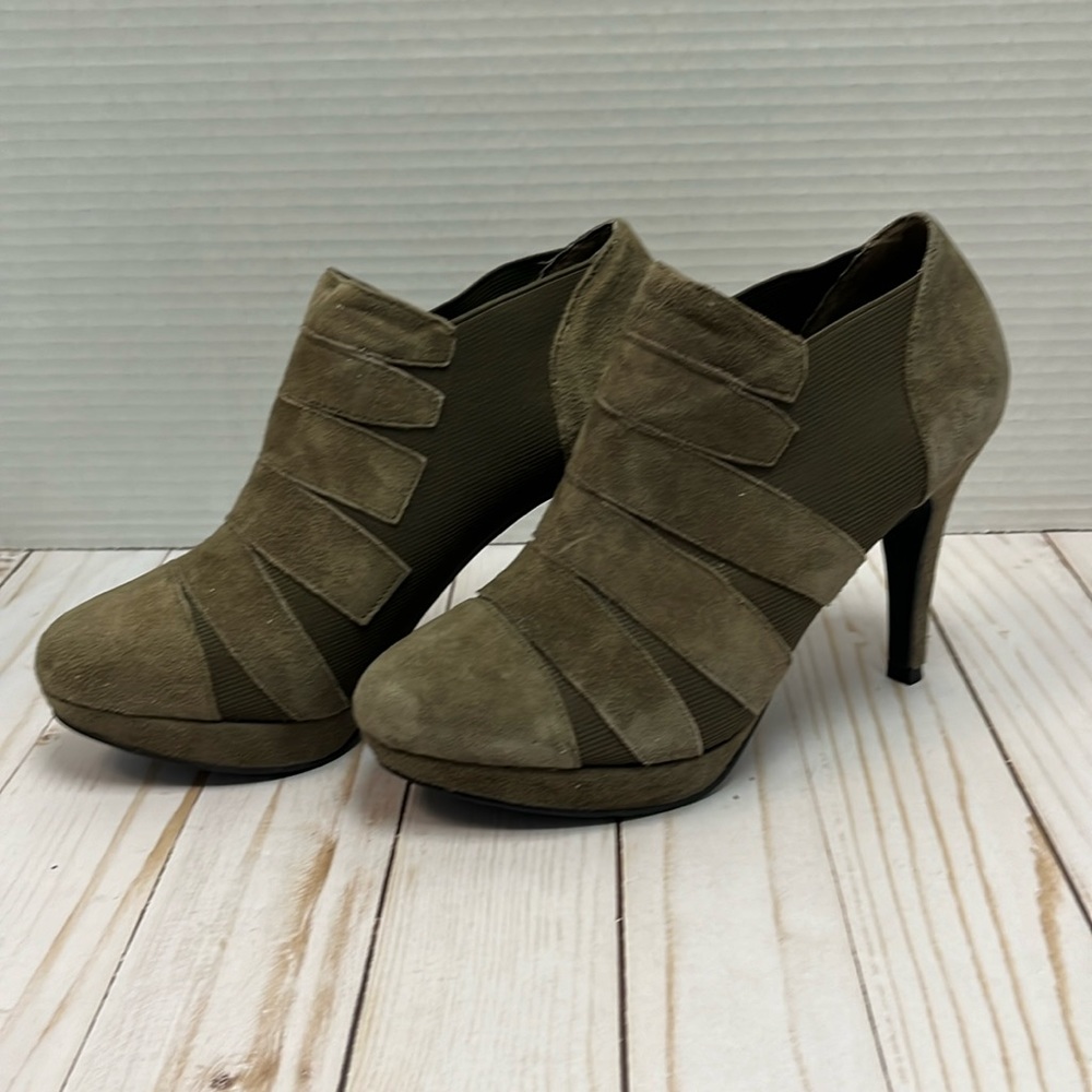 A. Marinelli suede heeled booties. Slip on and off. Gently worn. EUC.Size 6
